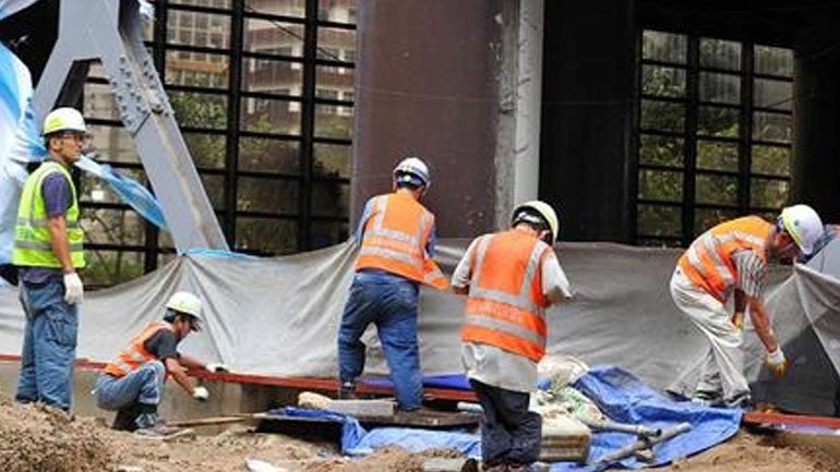 WSJ: Η Ρωσία επιτρέπει την είσοδο σε χιλιάδες Bορεοκορεάτες εργαζόμενους, πιθανόν παραβιάζοντας τις κυρώσεις του ΟΗΕ